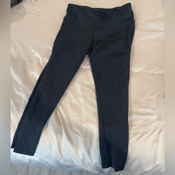 Onzie Elastic Side Yoga Capri - Picture 4 of 7